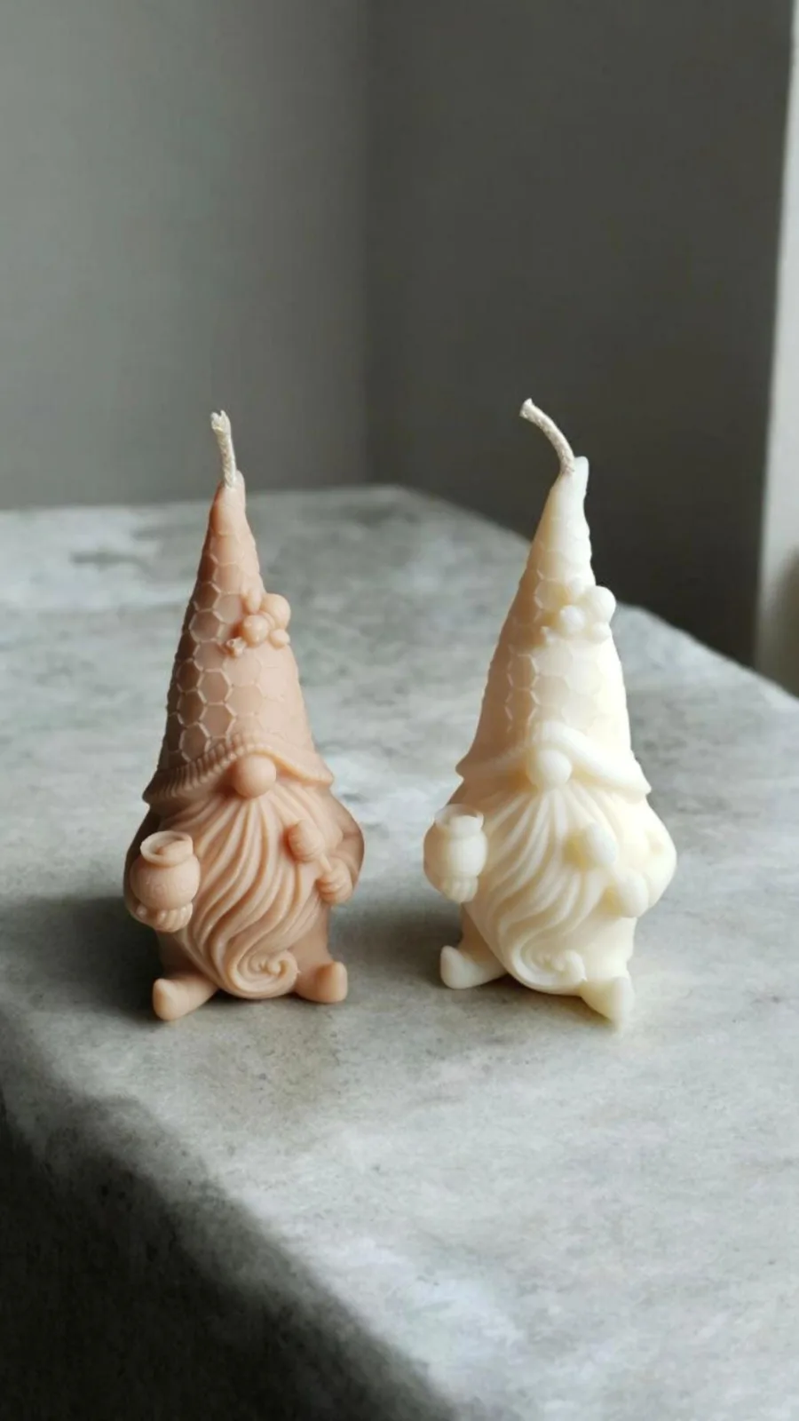 Wichtelkerze aus Rapswachs – Weihnachtsdeko & Winterdeko | handgemacht & vegan | Geschenkidee – Bild 4