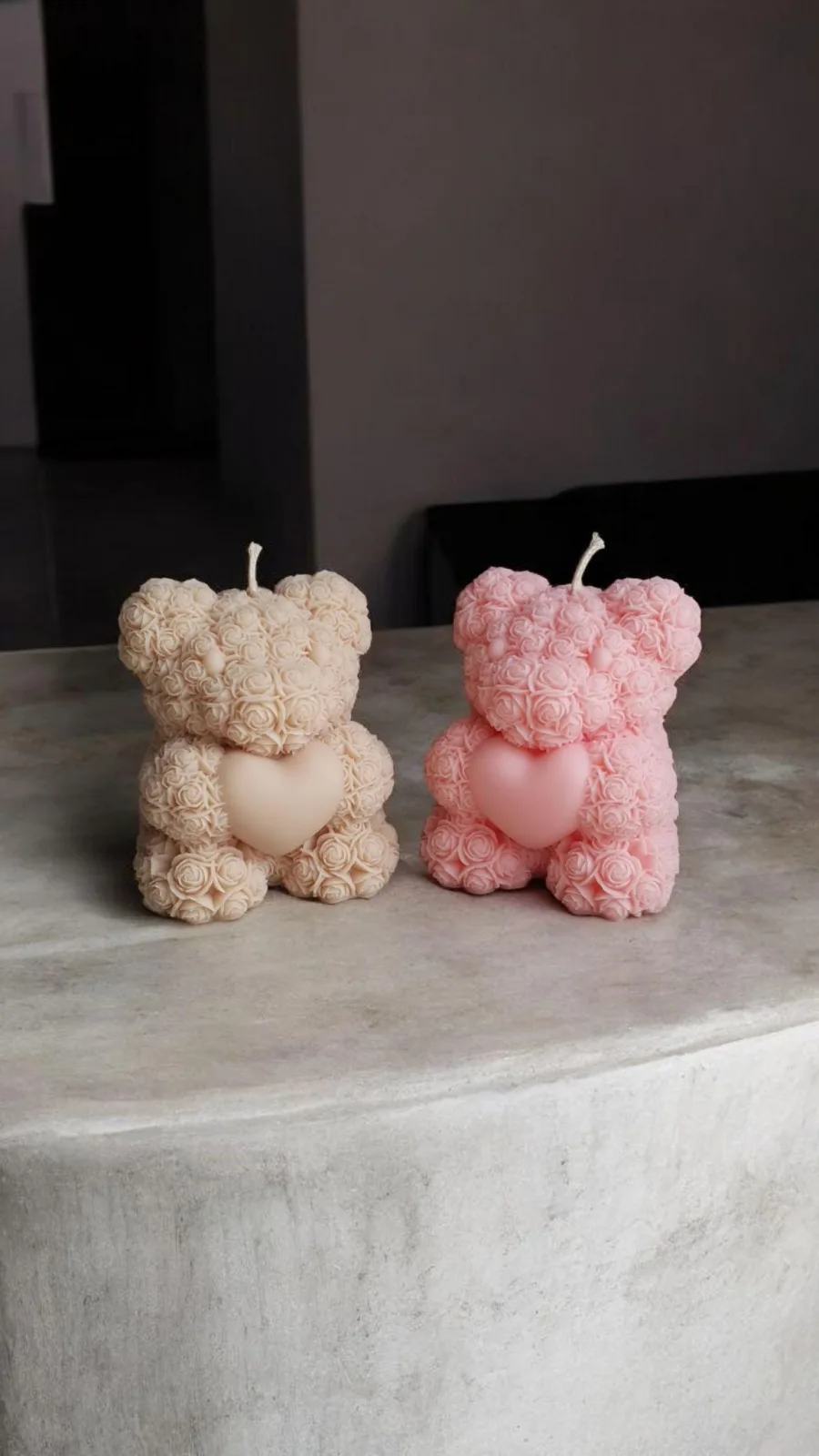 Rosenbär Kerze aus Rapswachs – Teddy Kerze mit Herz | Geschenkidee – Bild 2