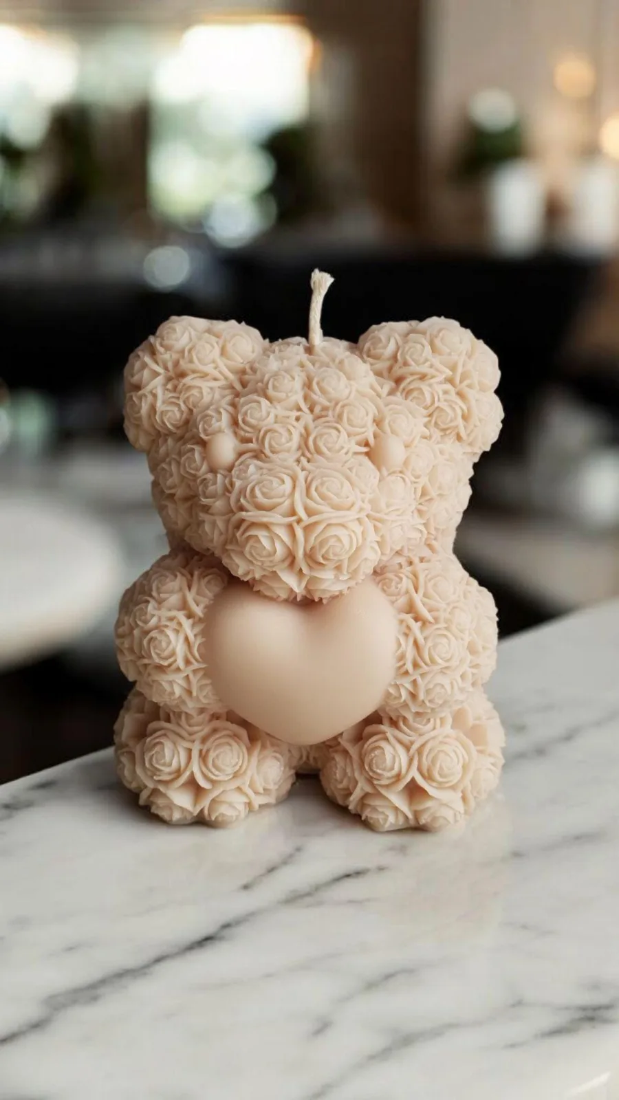 Rosenbär Kerze aus Rapswachs – Teddy Kerze mit Herz | Geschenkidee – Bild 5