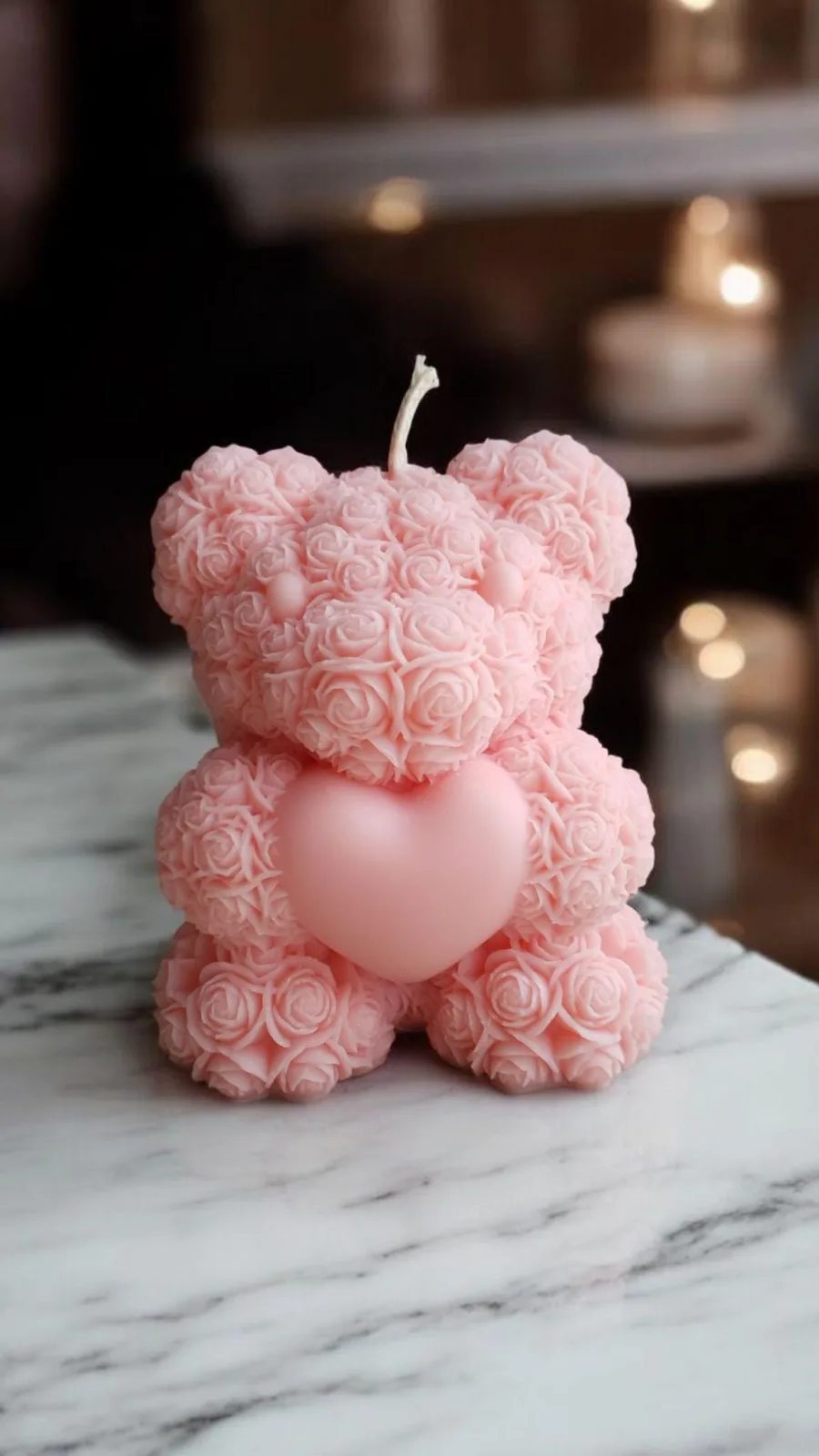Rosenbär Kerze aus Rapswachs – Teddy Kerze mit Herz | Geschenkidee – Bild 4