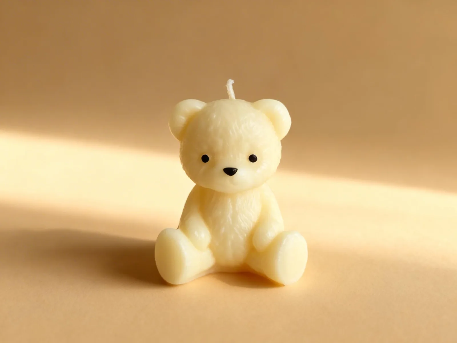 Teddy Bär Kerze aus Rapswachs – süße Deko Kerze | Geschenk zur Geburt, Babyshower & Taufe