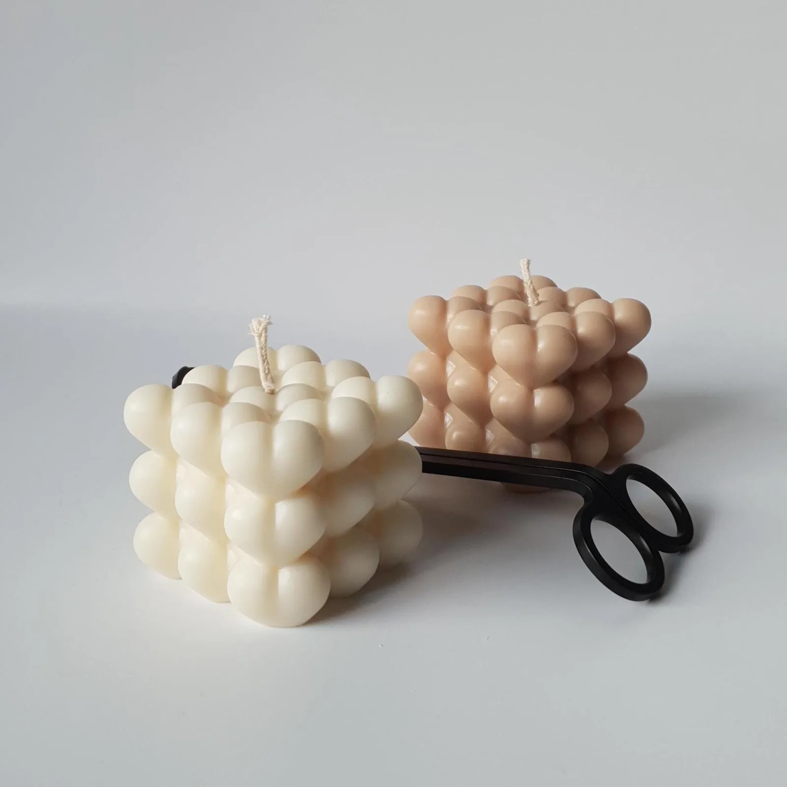 Herz Bubble Kerze aus Rapswachs – moderne Deko Kerze | handgemacht & vegan | Geschenk für Frauen – Bild 2